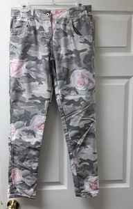 Pretty jeans with Floral print zipper fly